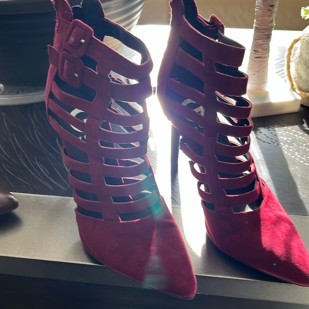 Guess wine color boots
